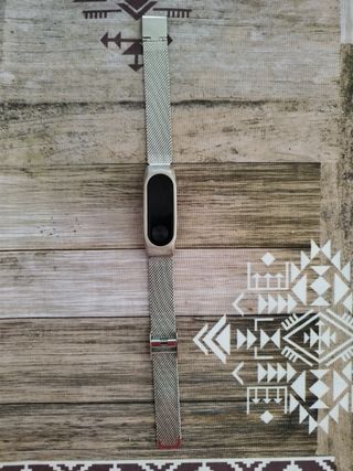 Xiaomi Mi Band 2 con accesorios