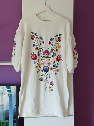 Vestido Bershka blanco - Talla M
Casi como una L.