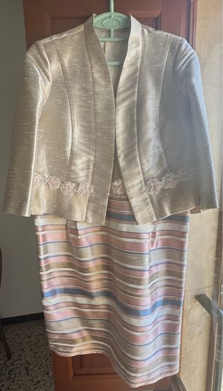 Vestido y chaqueta beis y rosa palo