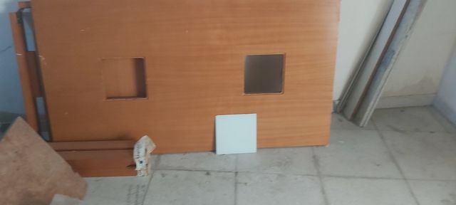 Mesas altas y bajas de madera