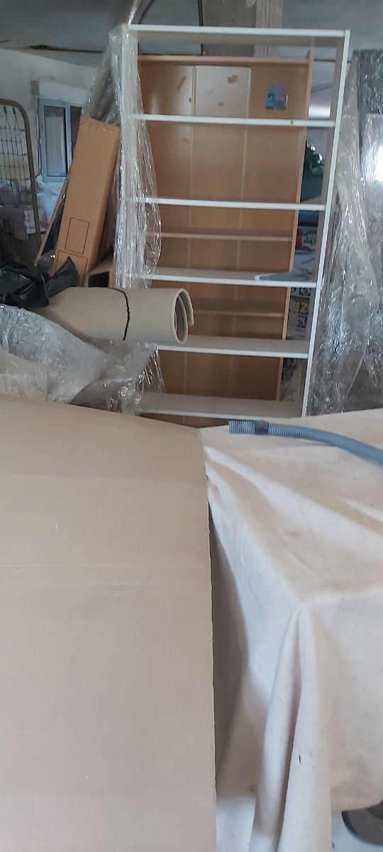 Mesas altas y bajas de madera