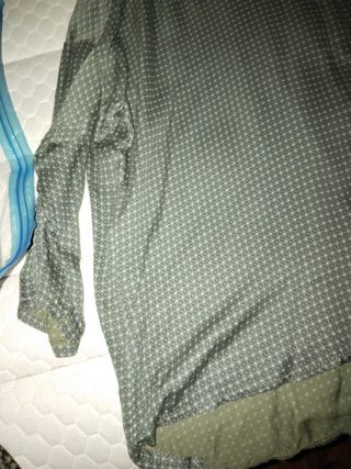 Camisa verde oliva estampada