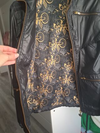 Chaqueta Adidas negra y dorada