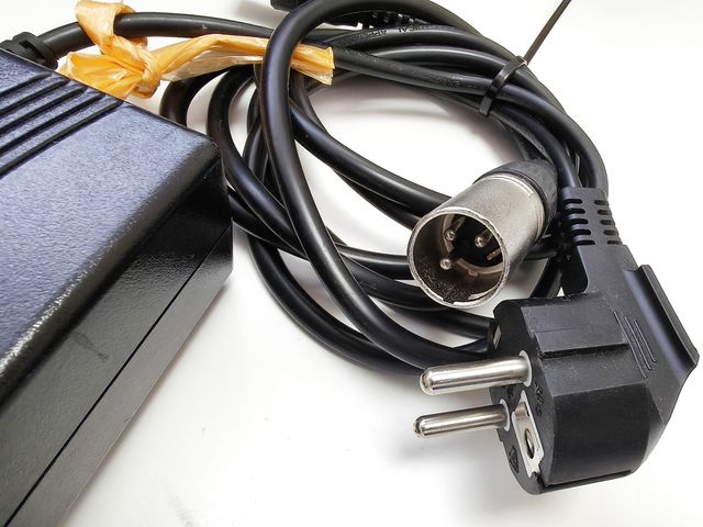 Cargador de batería para bici eléctrica 24V