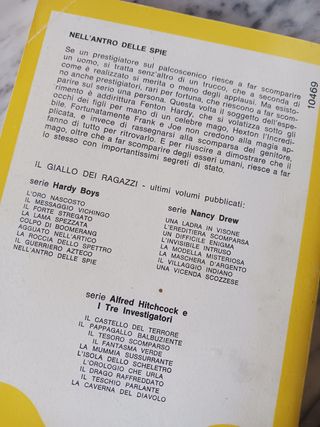 Giallo Mondadori: Nell'antro delle spie 1974