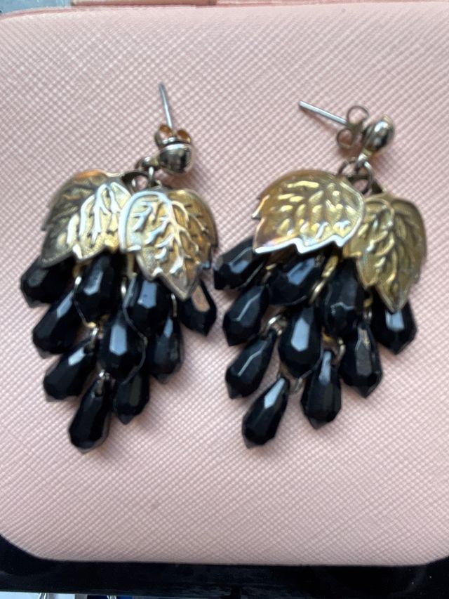 Pendientes (racimos uvas) negros y dorados