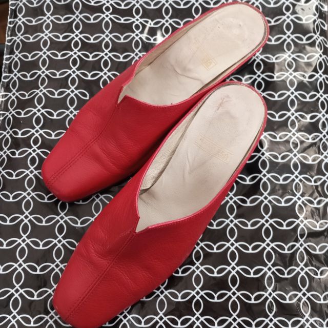 Zapatos rojos destalonados