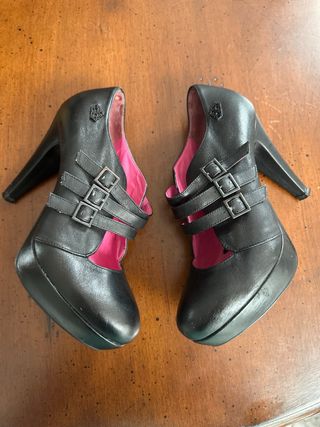 Tacones-botín de plataforma negros