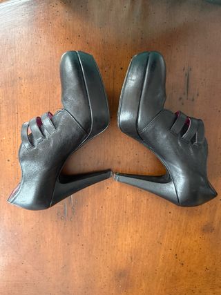 Tacones-botín de plataforma negros