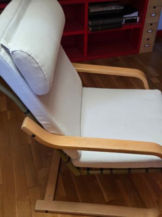 Sillón IKEA Poäng, beige y madera