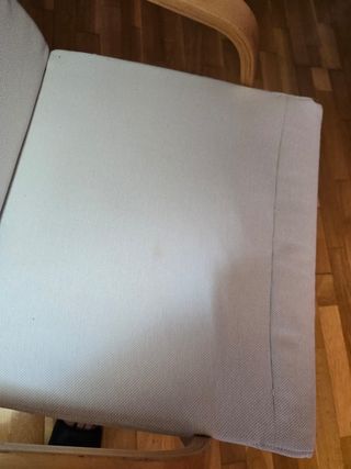Sillón IKEA Poäng, beige y madera