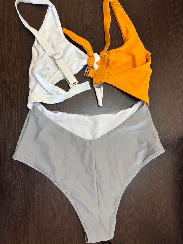 Bañador tricolor anudado