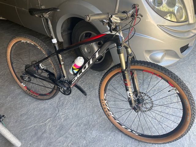 Bicicleta Scott Scale Carbono