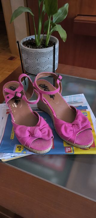 Sandalias cuña rosa