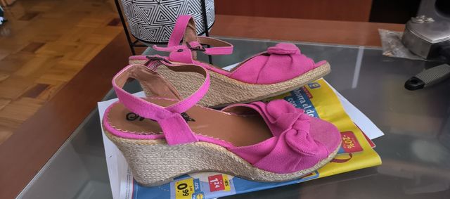 Sandalias cuña rosa