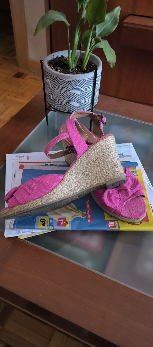 Sandalias cuña rosa