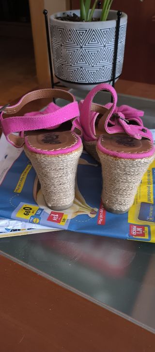Sandalias cuña rosa