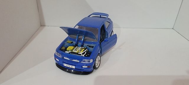 Miniatura Ford Escort Cosworth 1/24