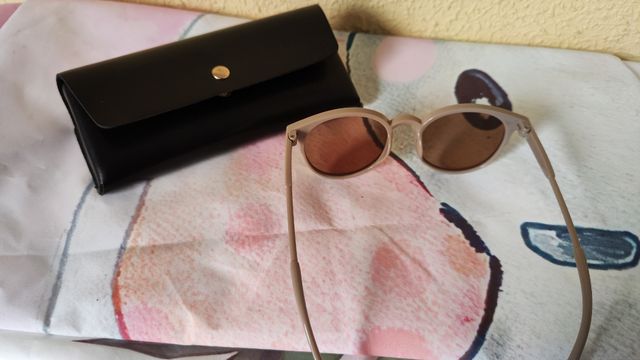 Gafas de Sol mujer niña beige funda