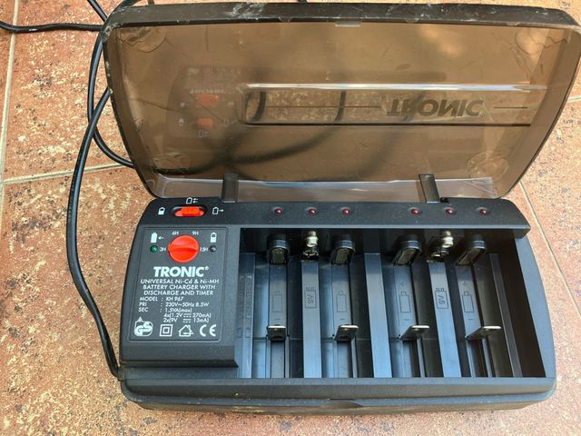 Cargador pilas TRONIC 6x AA/AAA