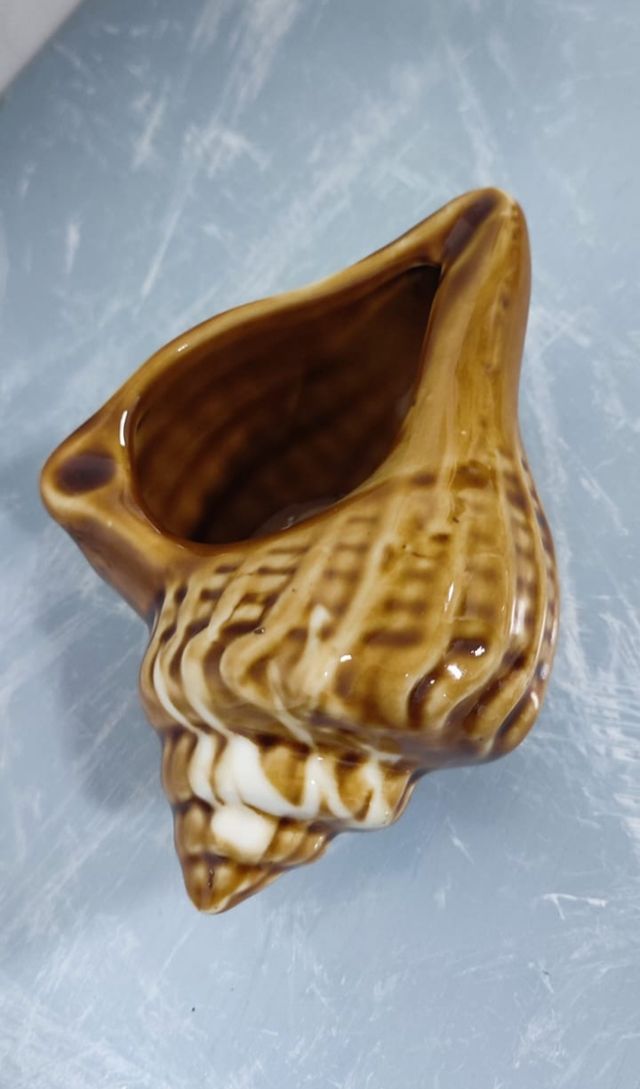 Cenicero con forma de caracola