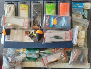 Lote pesca: señuelos, anzuelos etc