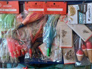 Lote pesca: señuelos, anzuelos etc