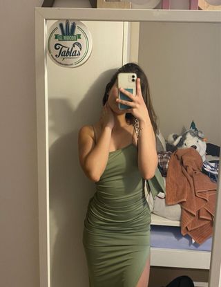 Vestido midi verde oliva ajustado
