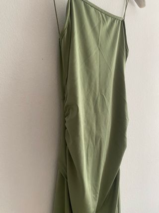 Vestido midi verde oliva ajustado