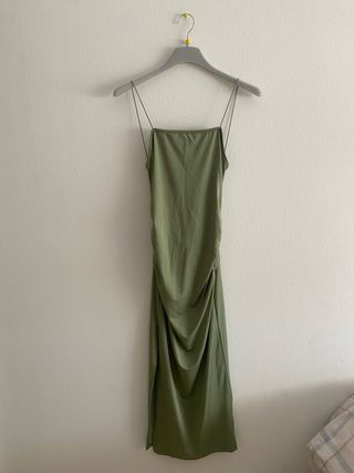 Vestido midi verde oliva ajustado
