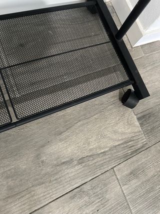 Perchero negro con ruedas - ideal recibidor