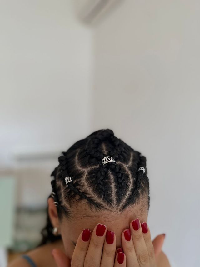 Trenzas pegadas, diseño sin extensiones