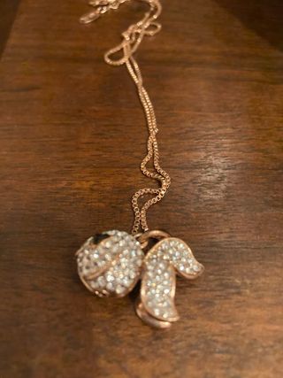 Collana con ciondolo a forma di pesciolino 