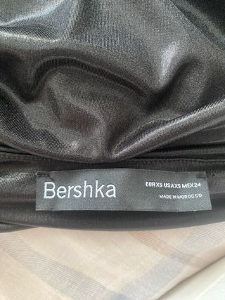 Vestido negro corto, elegante