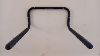 Bicicleta fixie nueva, con casco, bomba y soporte.