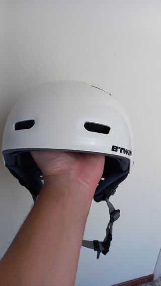 Bicicleta fixie nueva, con casco, bomba y soporte.