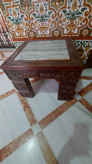 Mesita centro madera tallada mármol
