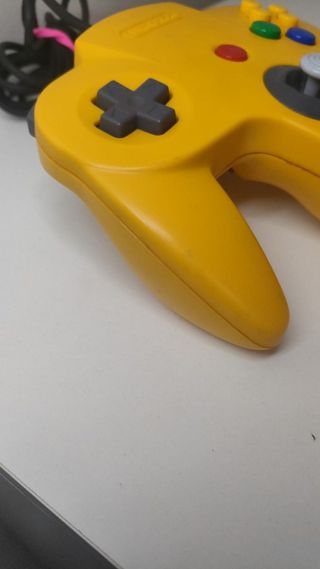 Mando. Nintendo 64 Amarillo