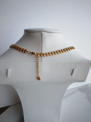 Collar de eslabones en forma de espiga.
