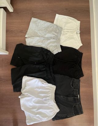 lote de tops y pantalones de chandal y vaqueros 