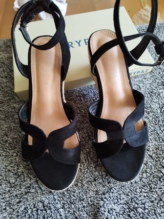 Sandalias cuña negras MARYPAZ