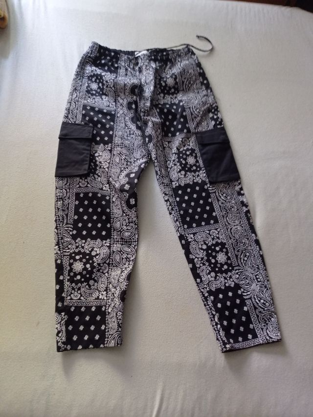 Pantalones Bershka Cargo - Talla M