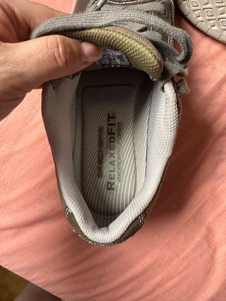 Zapatillas Skechers marrones y grises
