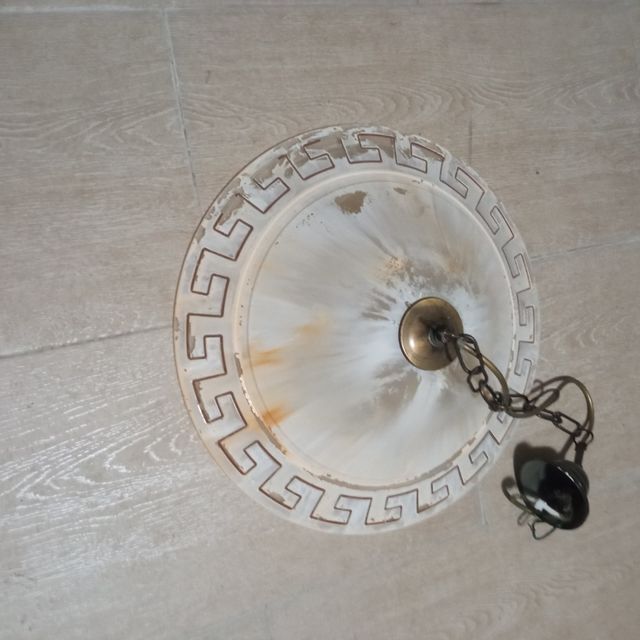 Lampadario vintage beige e oro