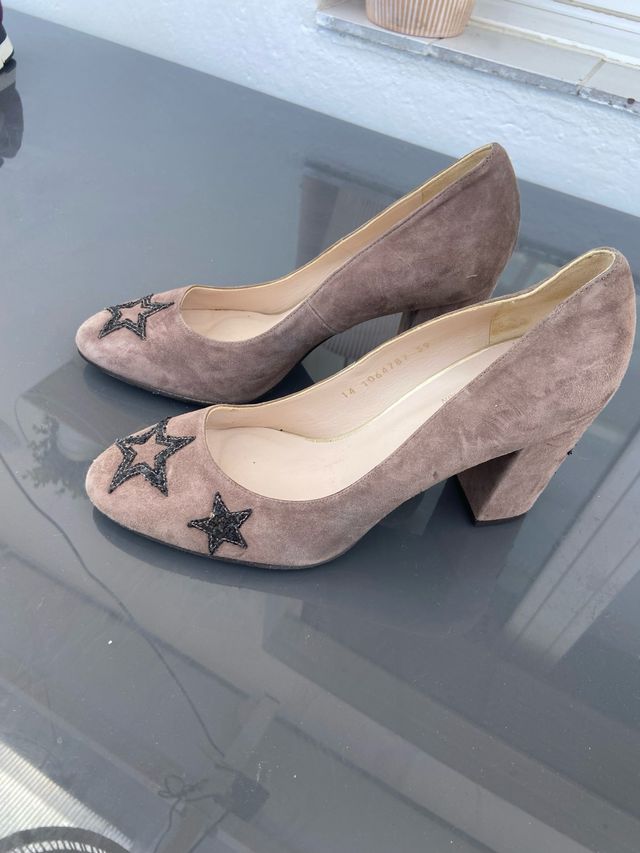 Salones Lodi marrones con estrellas