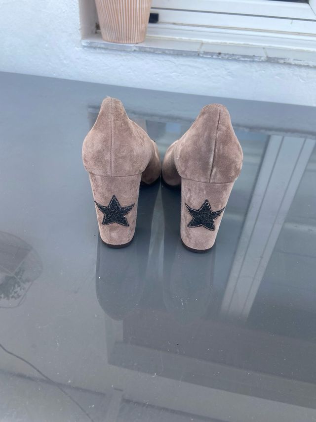 Salones Lodi marrones con estrellas