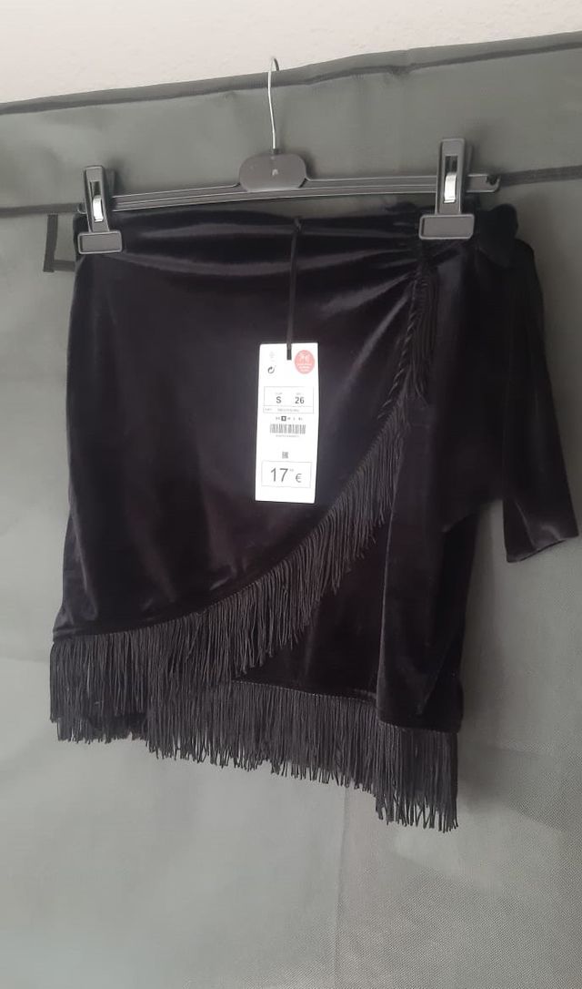 Minifalda de terciopelo. Nueva sin estrenar con et
