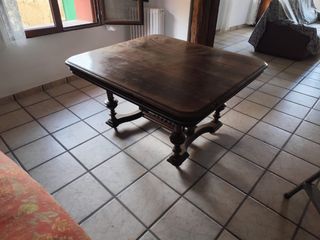 Muebles antiguos: mesa, sillas & sofá
