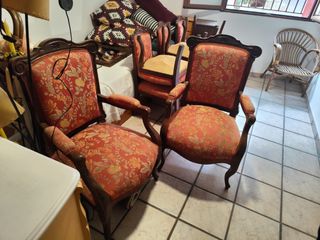 Muebles antiguos: mesa, sillas & sofá