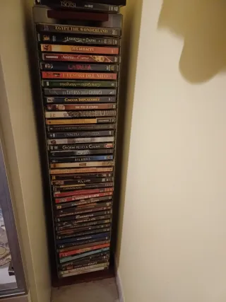 Porta CD / DVD a torre / piantana (NB tot pezzi 4)